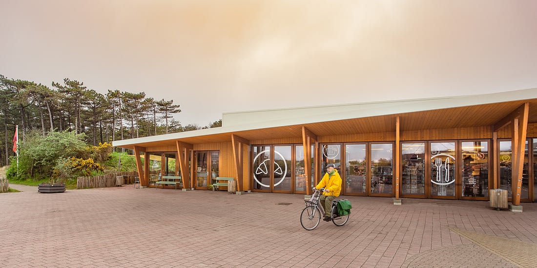Studio Brandvries | ontwerp kampeerwinkel op camping stortemelk vlieland door architectenbureau rotterdam